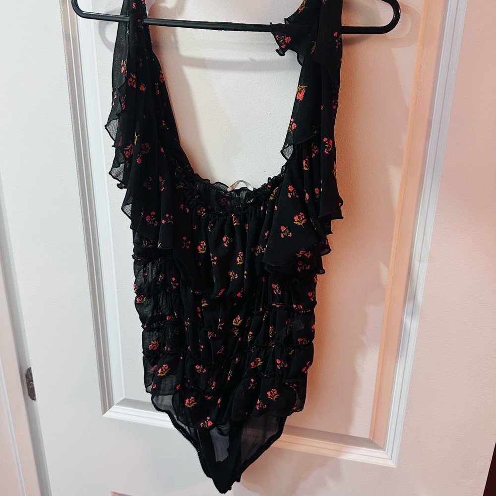 Floral Ruffle Black Floral Ruffled Bodysuit - Picture 7 of 9